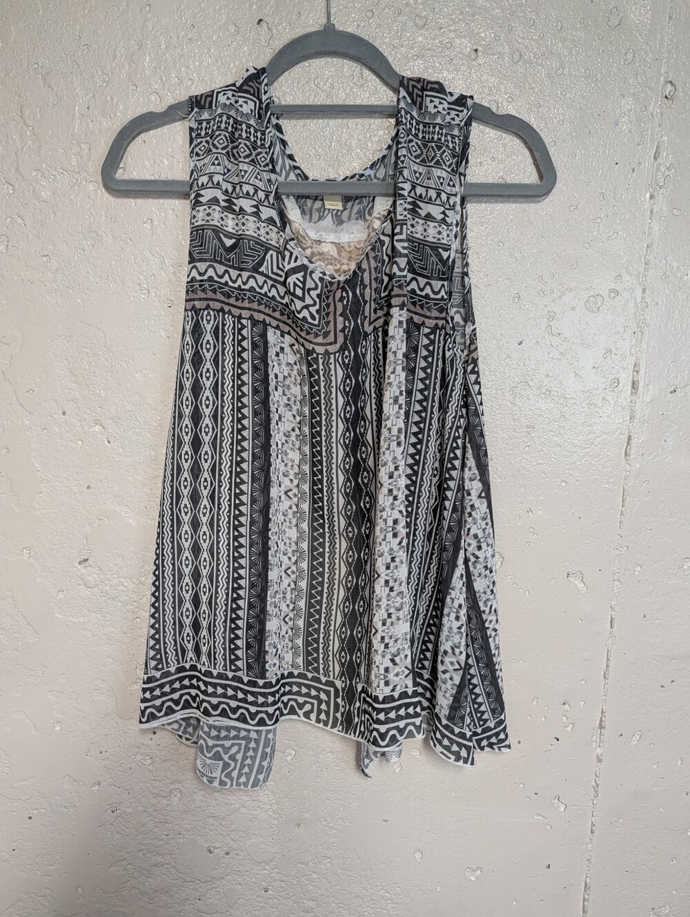 Energe World Wear Y2K Geometric Lace Open Back Swing Tunic Top